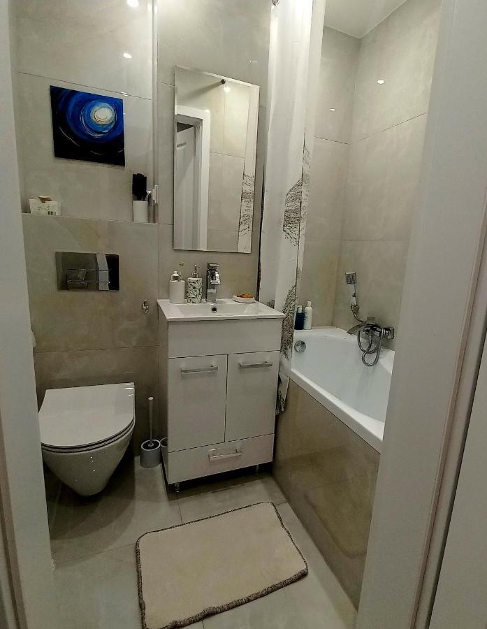 Nice Apartament With Small Tub Warsaw Exterior photo